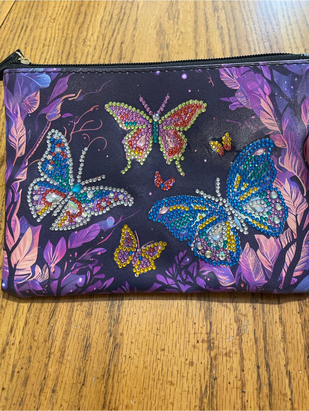 NWOT Diamond Art Wristlet.